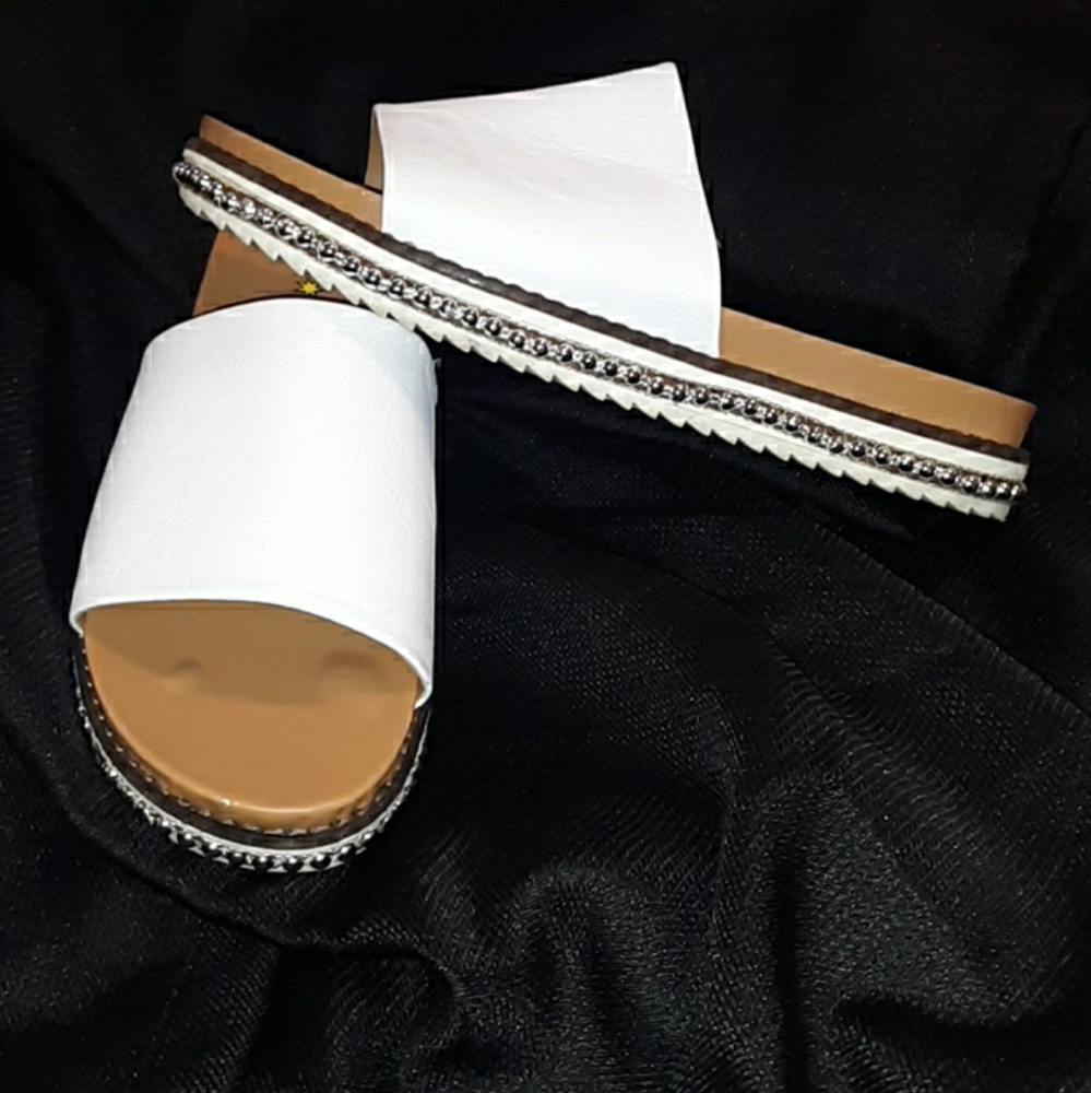 Slides/Sandals - Picture 2 of 6